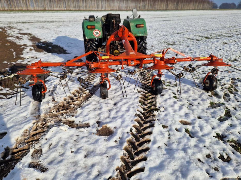 Przewracarka/ Przetrząsarka do siana kuhn 4.5m