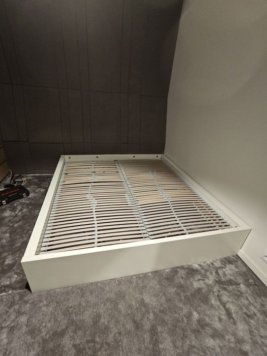 Rama łóżka Malm ikea biała że stelażem dnem