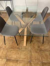 Mesa de Jantar + 4 Cadeiras