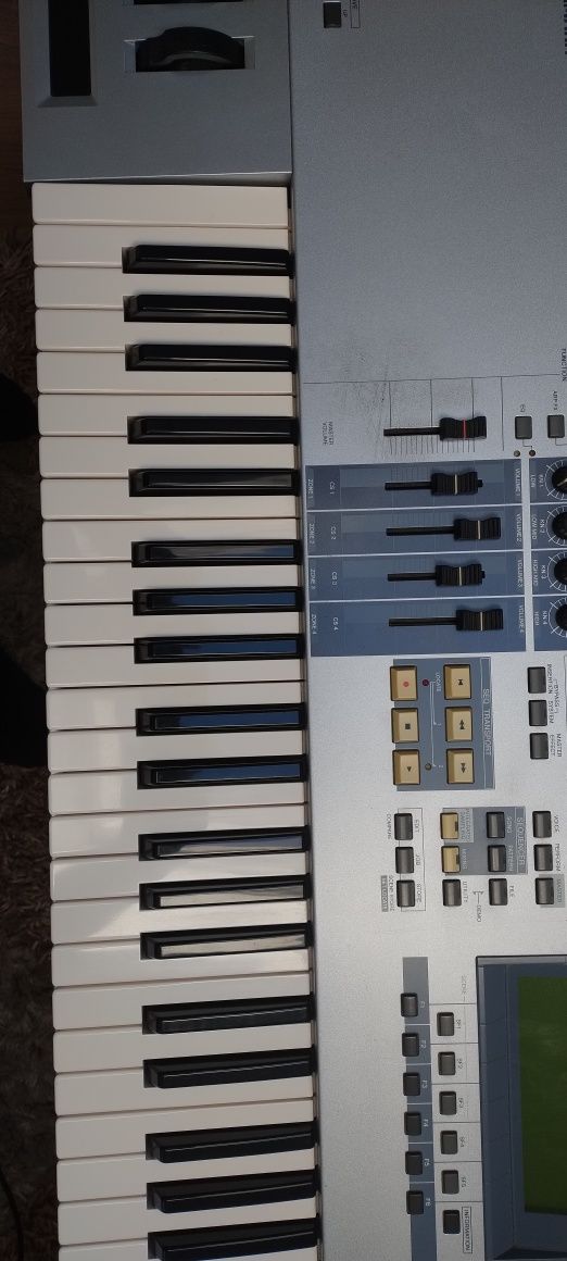 Yamaha Motif es7 + mlan + 512 ram.