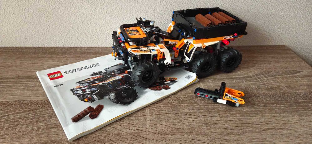 Власний вживаний конструктор LEGO Technic Всюдихід (42139)