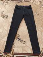 Czarne spodnie Reserved S rurki