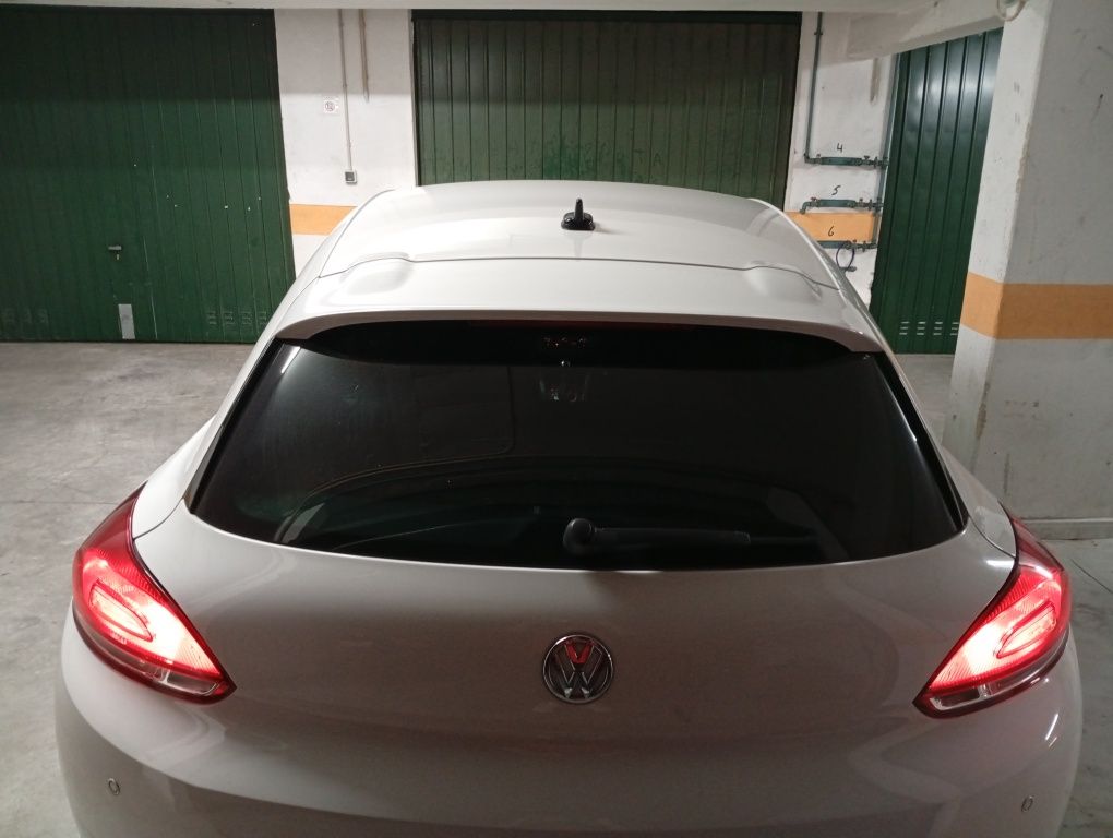 VW Scirocco 2.0 TDI Sport DSG (90mil km apenas))