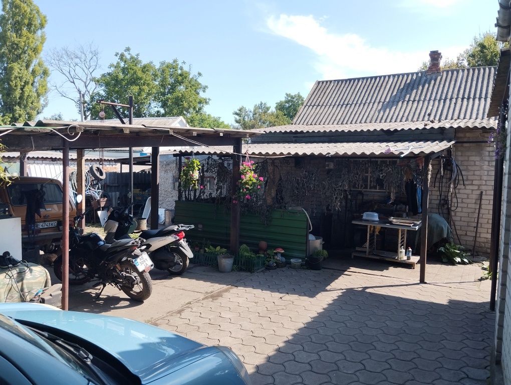 Будинок с Чаплине.2 будинка в одному дворі.Чаплине.