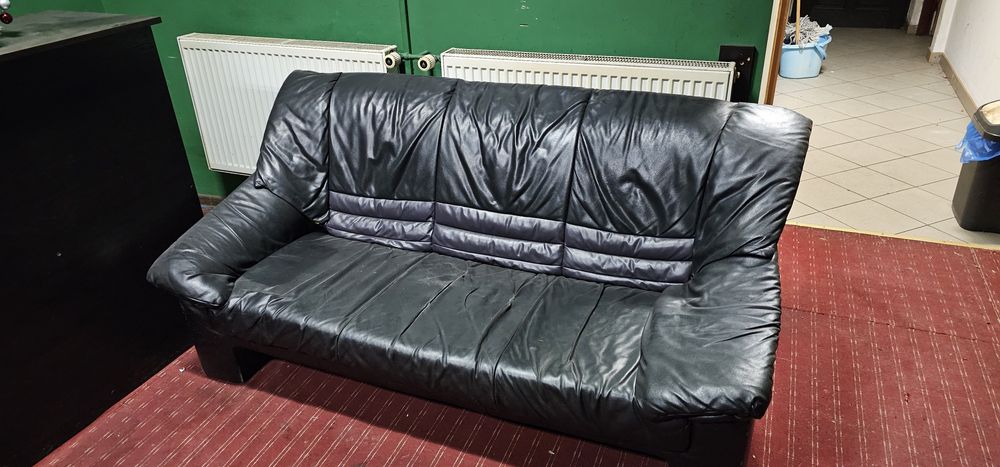 Sofa skurzana trzy osobowa stan dobry