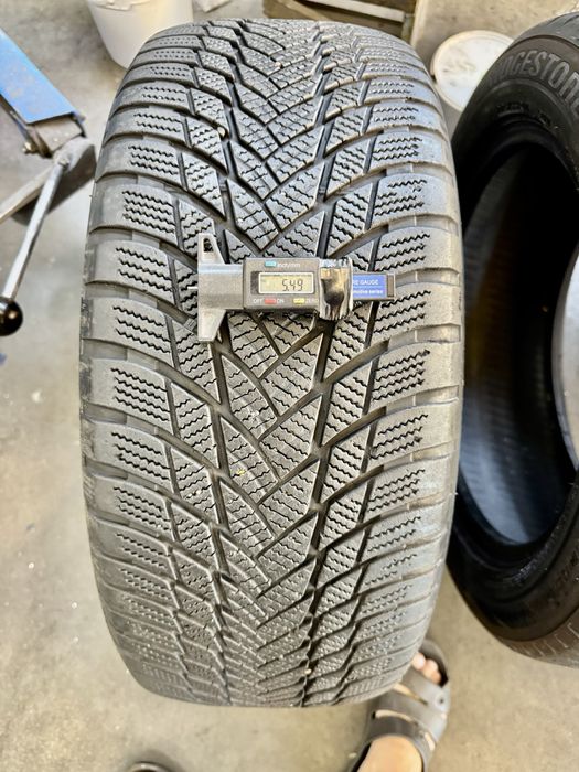 225/55/17 brigestone (зима) 2шт