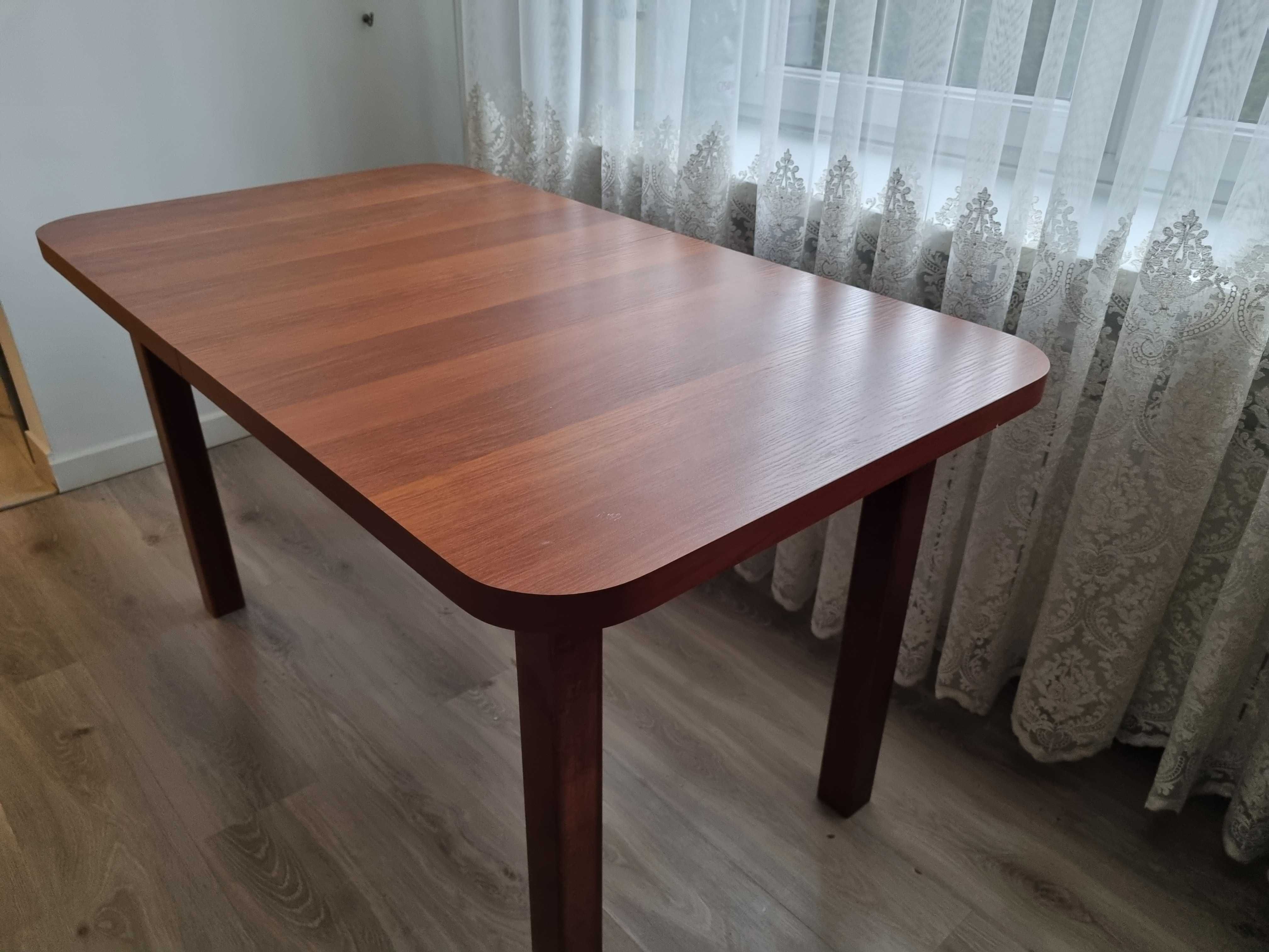 Stół rozkładany w zestawie z 6 krzesłami