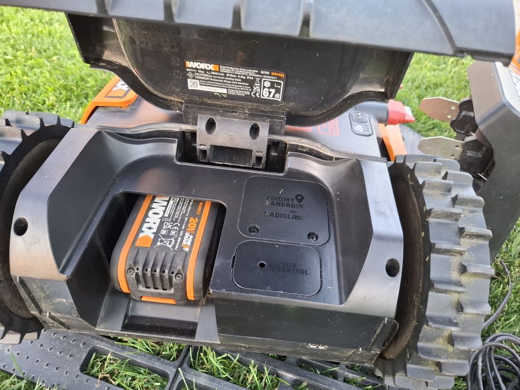 WORX Landroid M700 WR142E robot koszący do 700m2
WR142E | do 700 m²