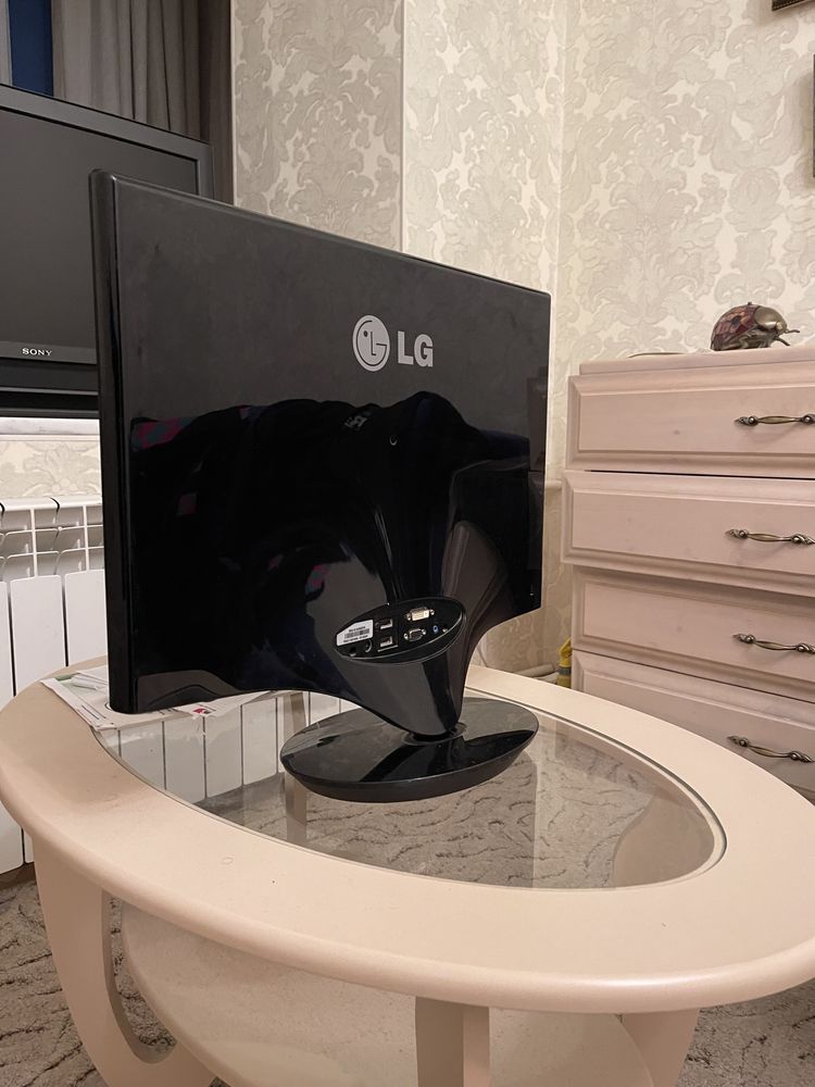 Монитор LG W2286L 22 дюйма