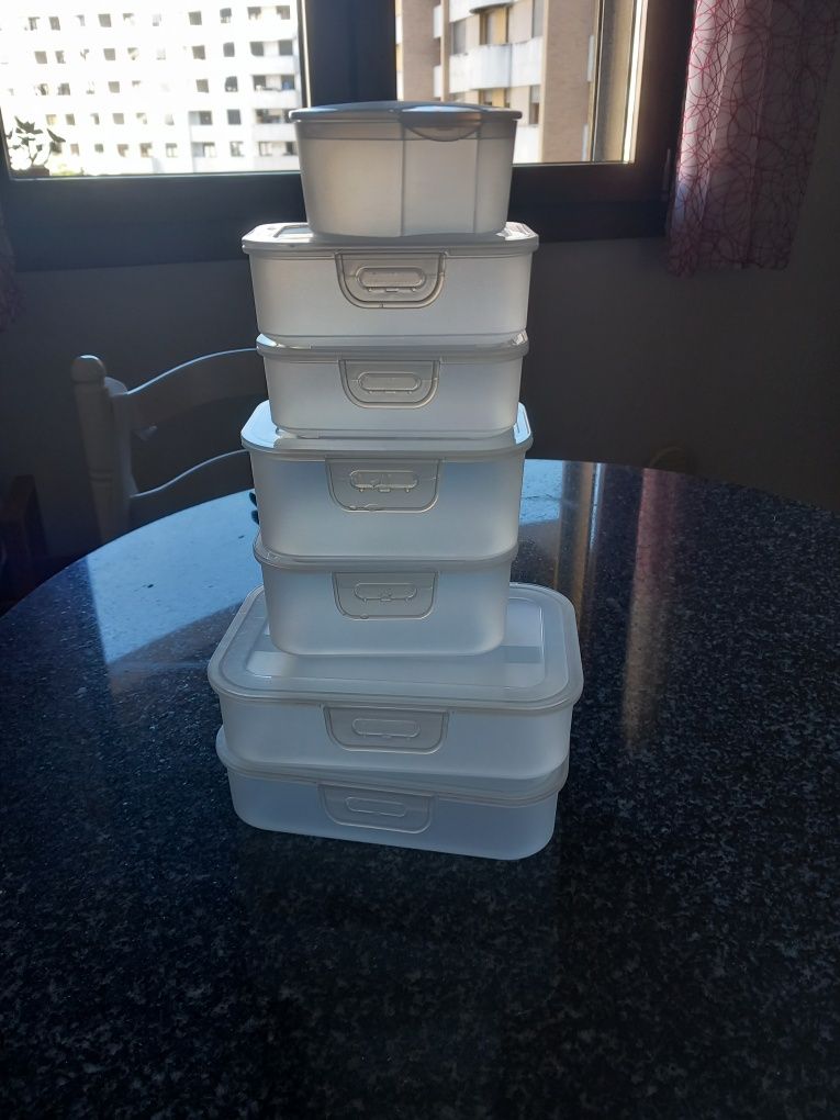 Conjunto de tupperwares de vários tamanhos