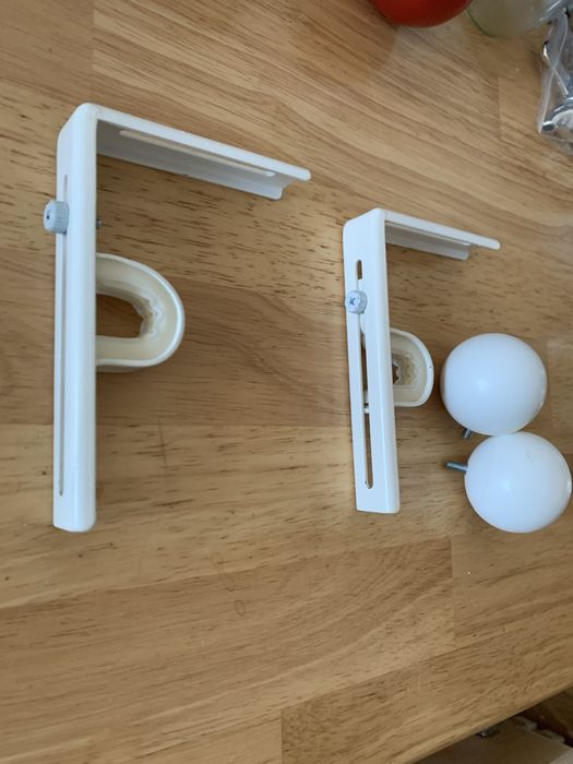 Karnisze białe kompletne Ikea