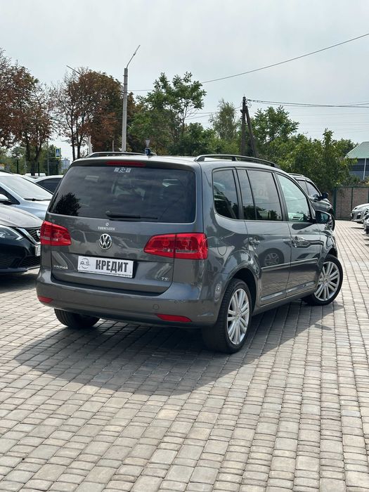 Продам Volkswagen Touran  2013 рік можлива розстрочка,кредит,обмін!