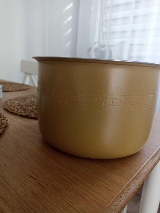 Multicooker w dobrym stanie
