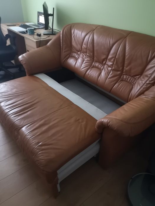 Skórzana kanapa, rozkładana, z pojemnikiem.
