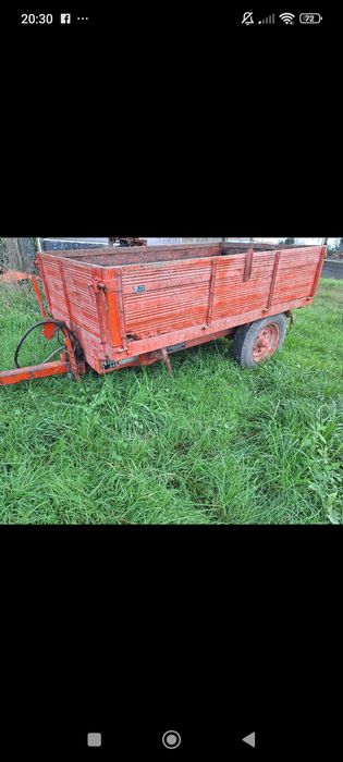 Reboque tri basculante com matrícula de 2200 kg