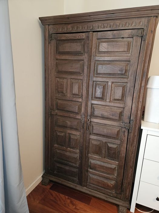 Armário / Roupeiro em Madeira