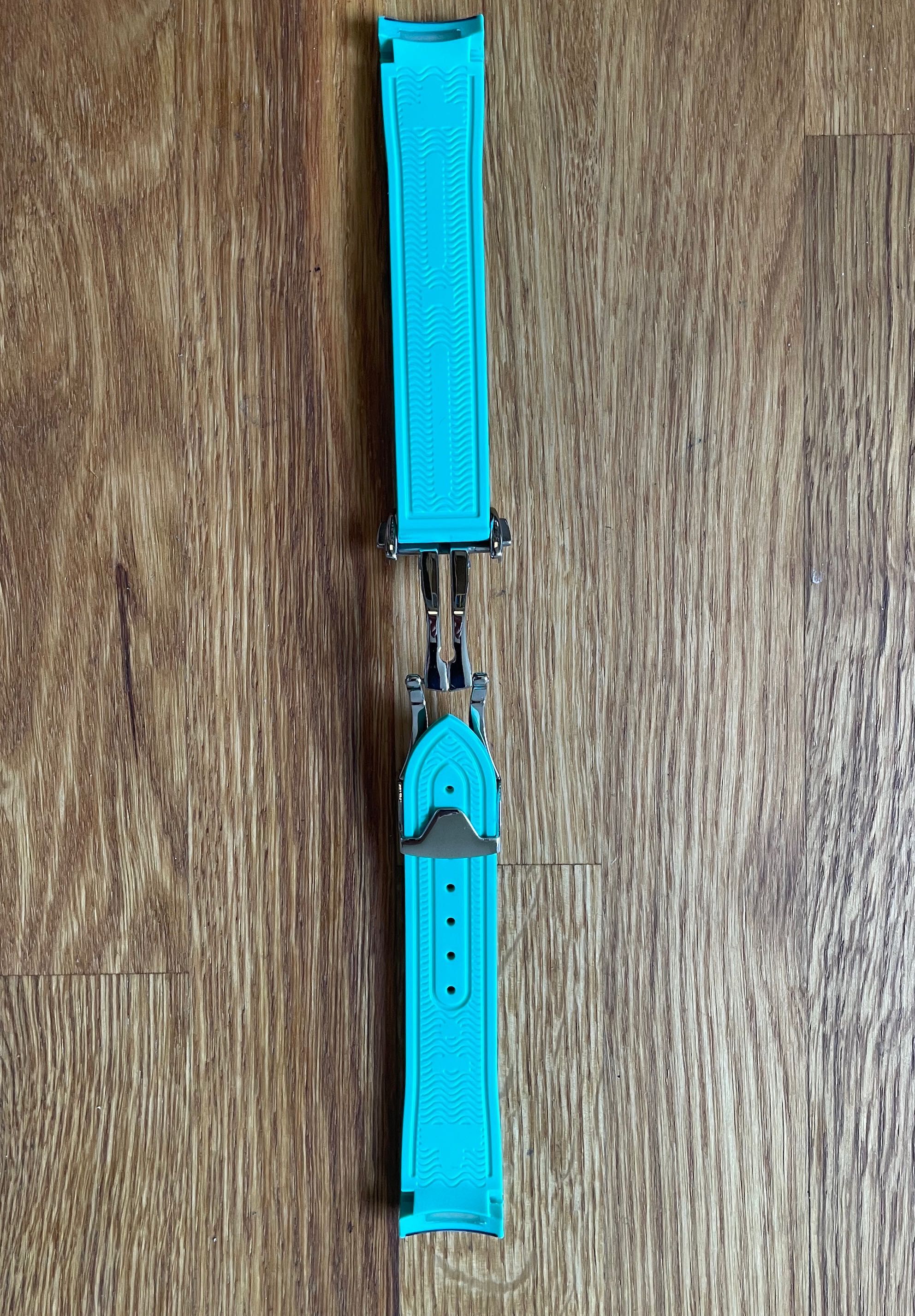 Pasek do zegarka Omega X Swatch z motylkowym zapięciem.