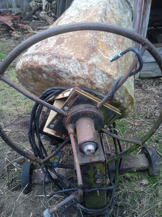 Бетономешалка промышленная, большая