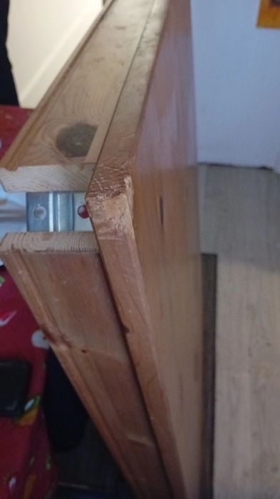 Vendo mesa em bom estado... ofereço quatro cadeira da messa