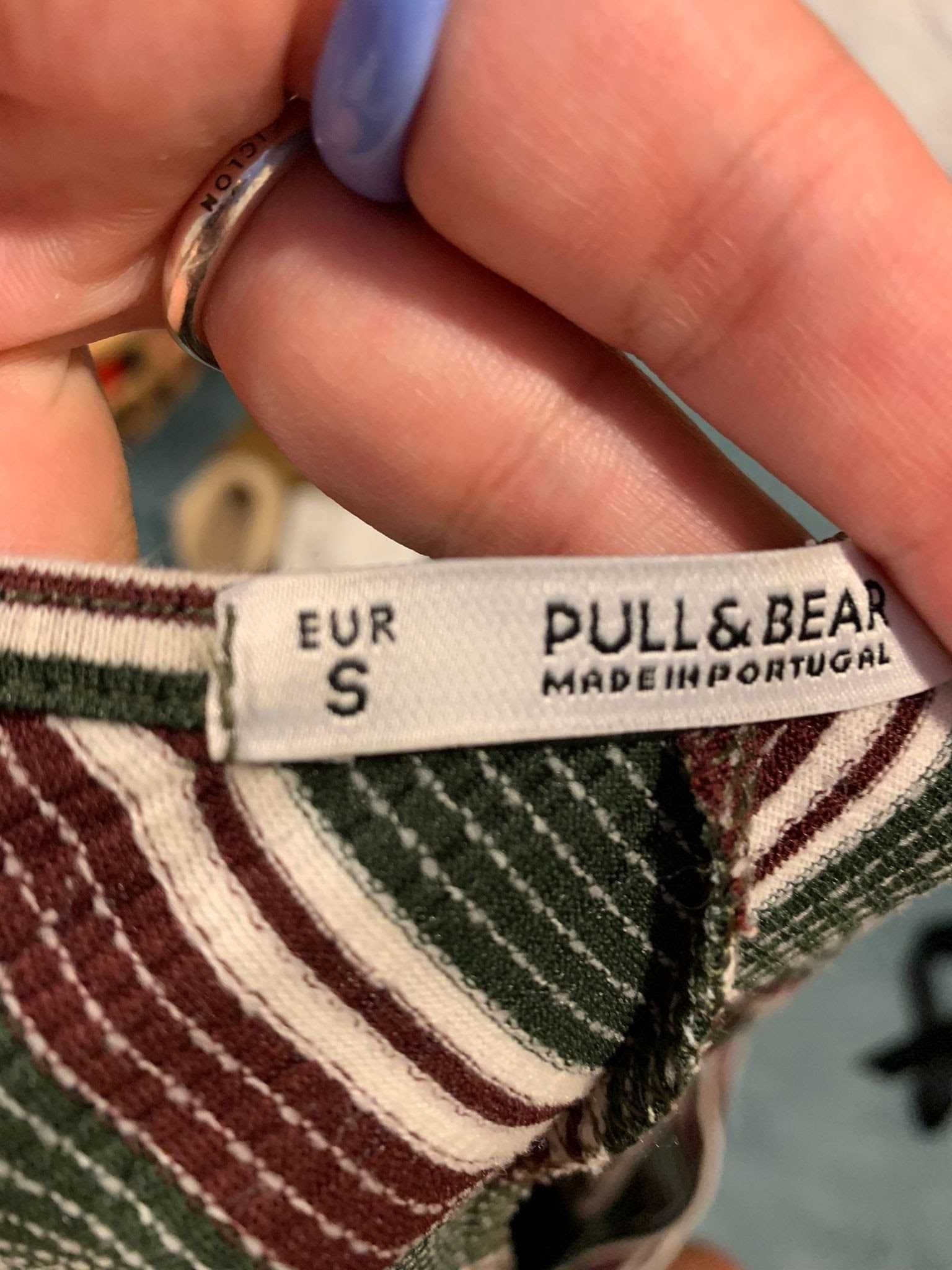 Macacão Pull&Bear, tamanho S,veste também M, em malha.