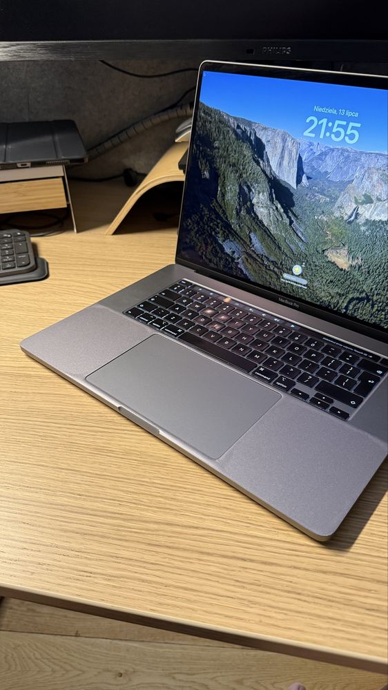 MacBook Pro 16-calowy 2019, 512GB, 16RAM, i7 AMD Radeon Pro 5300M