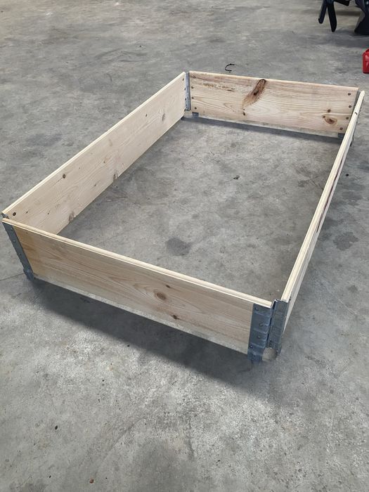 Palety z nadstawkami (małe i duże)