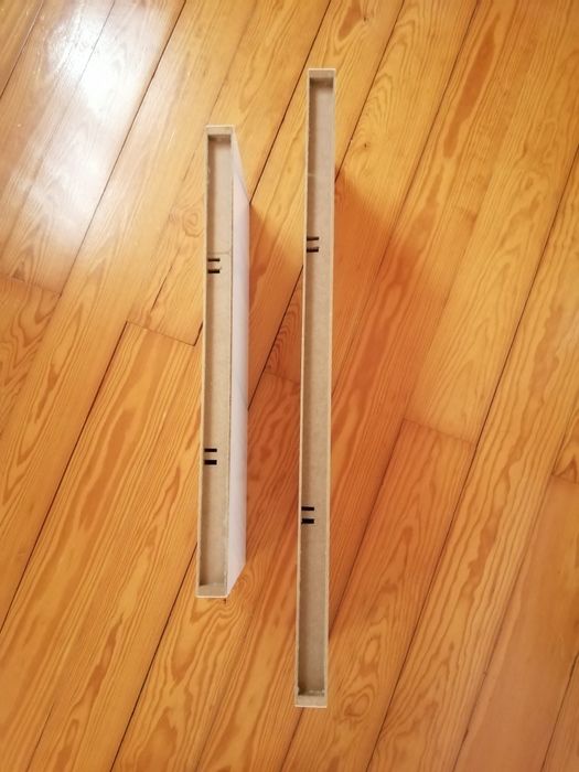 Duas prateleiras de parede suspensas, como novas!