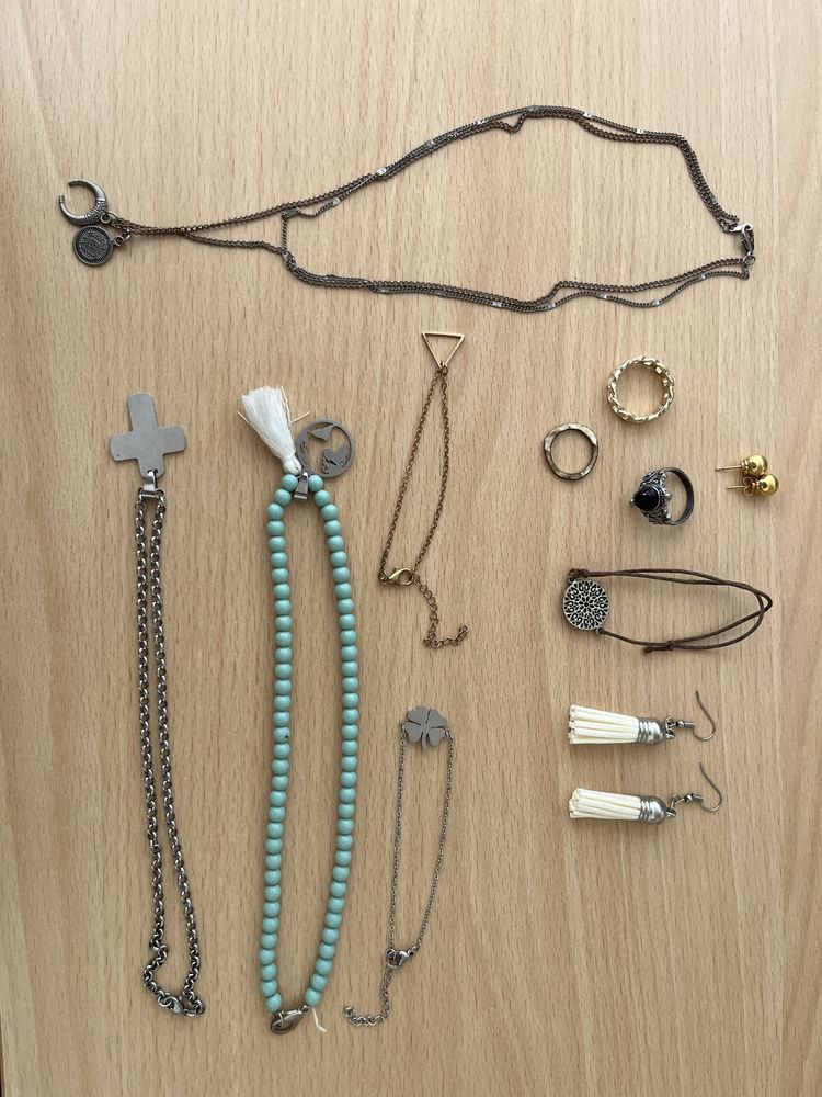 Conjunto de bijuteira (anel, colar e brinco)