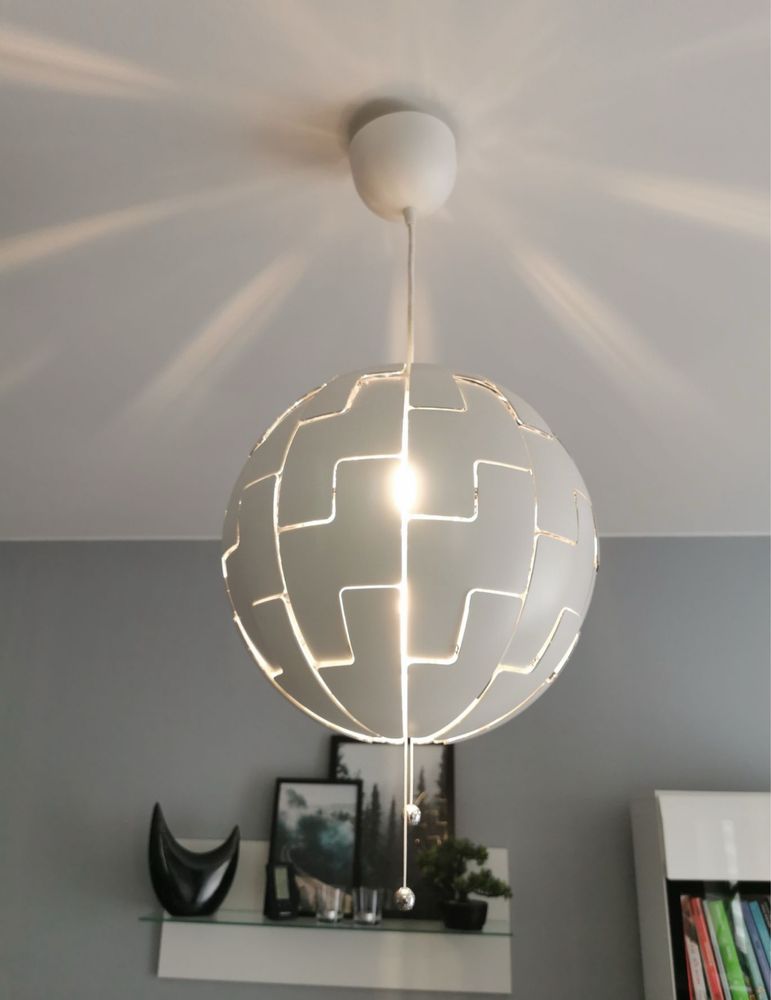 Designerska lampa sufitowa kula – 2w1: dekoracja i funkcjonalność!
