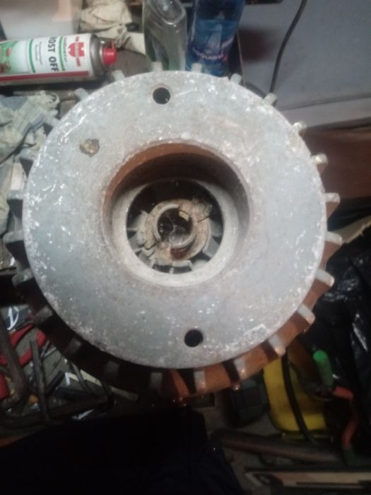 Silnik 1,1 kW 2780 obrotów oś 13 mm