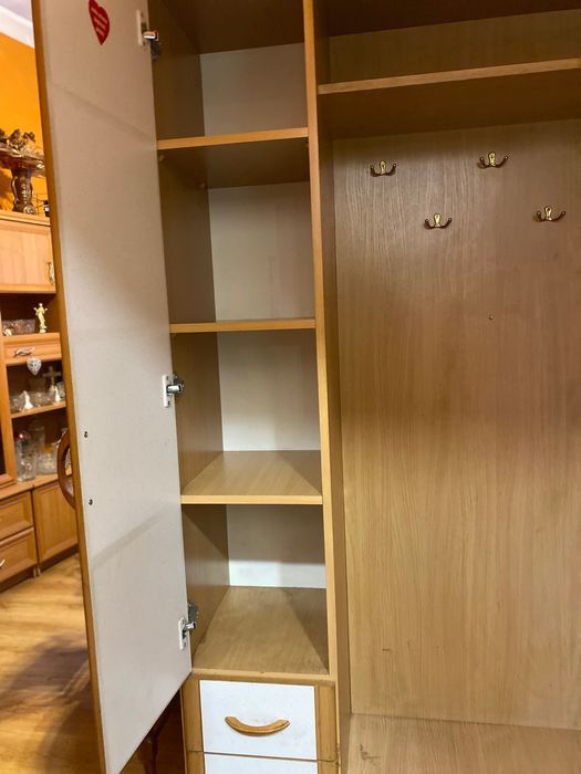 Sprzedam szafę biało brązowa