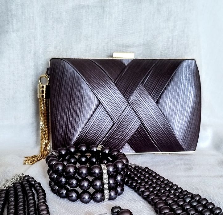 Elegancka,wieczorowa kopertówka z łańcuszkami,grafit