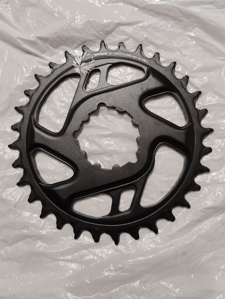 Vendo selins de bicicleta e prato sram
