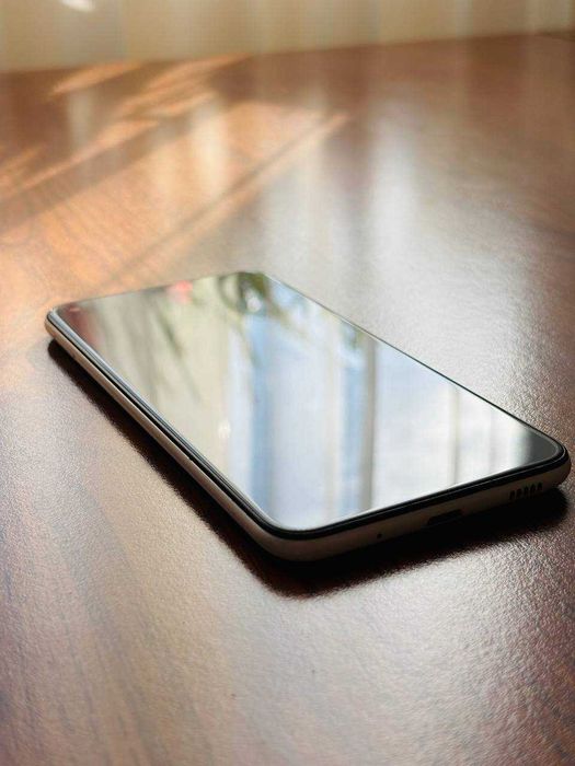 б\у Смартфон SAMSUNG Galaxy A11 2/32GB Dual SIM White