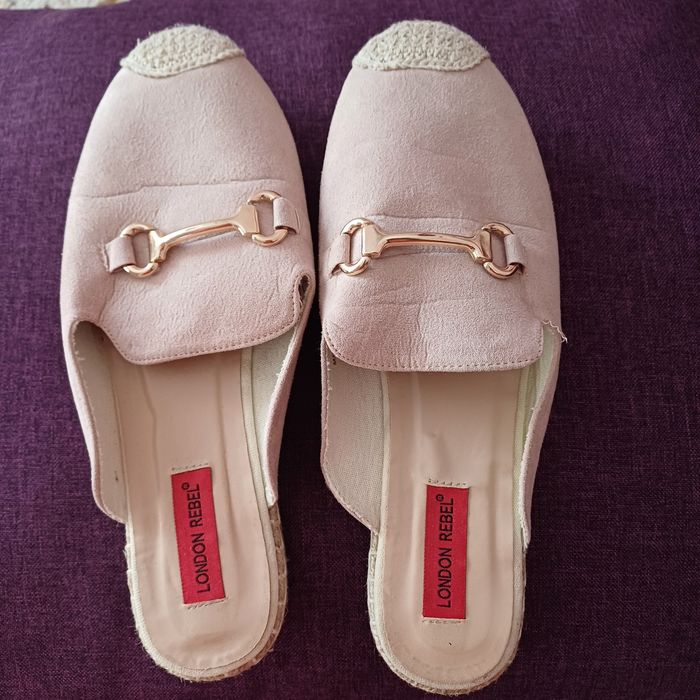 Шкіряні шльопанці