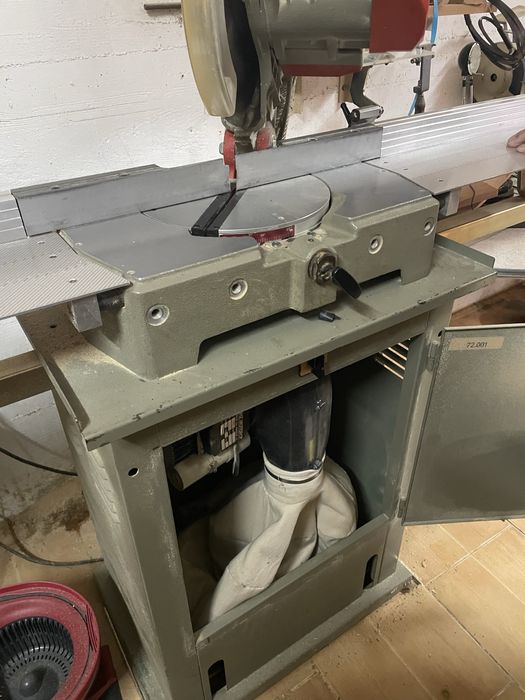 Serra de Esquadria OMGA com Sistema de Aspiração Integrado