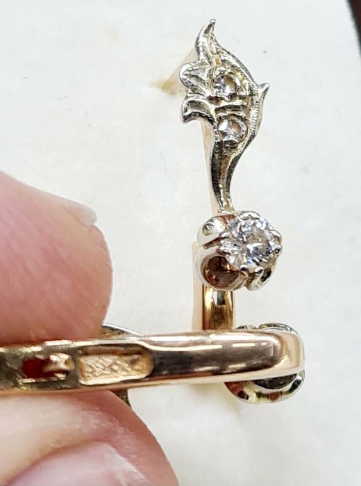 Продам золотые серьги с бриллиантами производства СССР