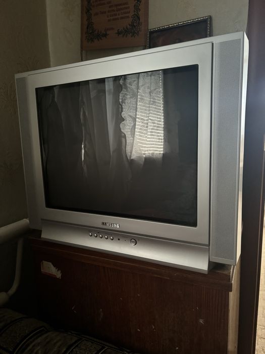 Телевізор Samsung 22 дюйми