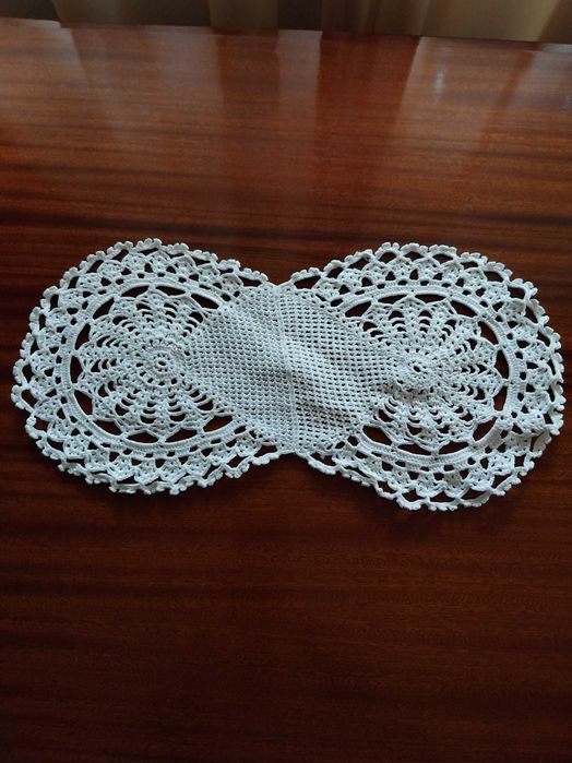 Naperon de renda vintage, em forma de infinito
