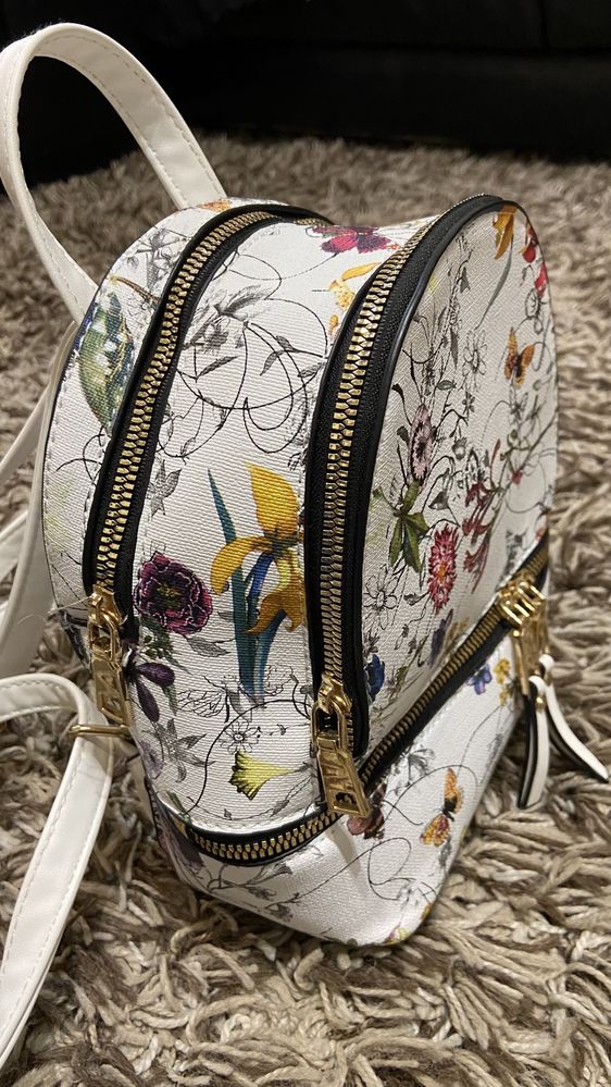 Vendo mochila floral