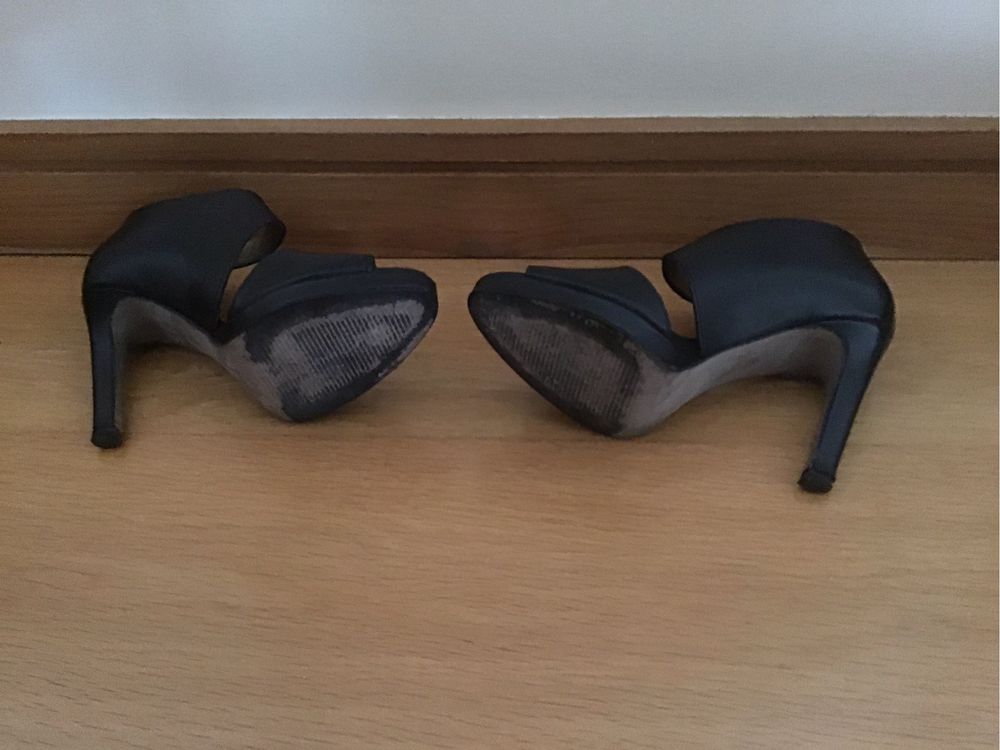Sapatos salto alto senhora
