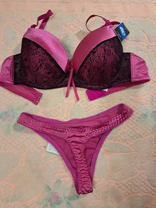 Комплект белья, стринги и бюстгальтер