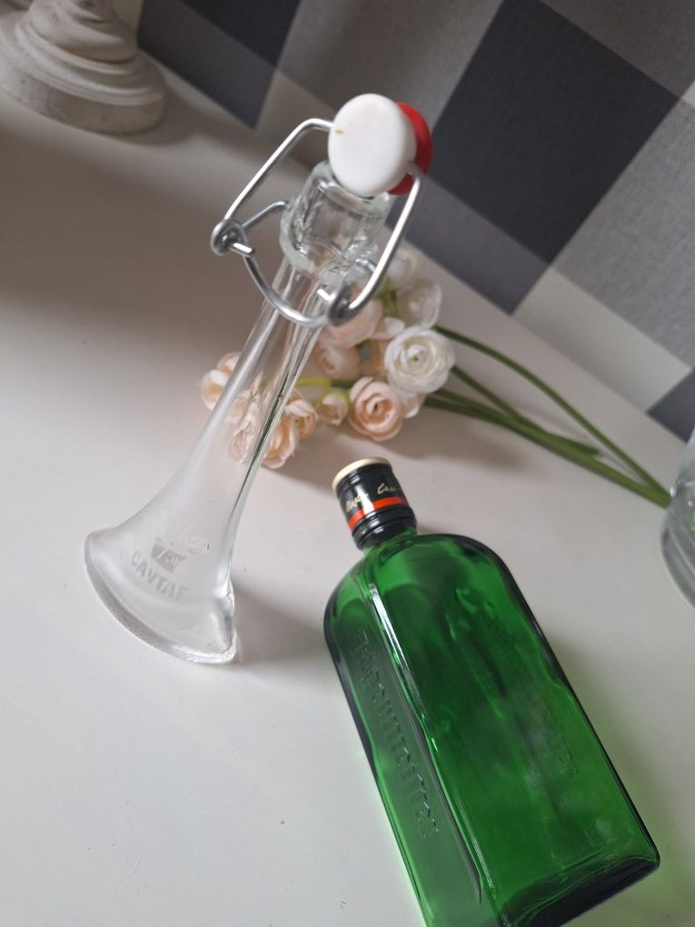 Dwie ładne butelki szklane 40 ml i 330 ml