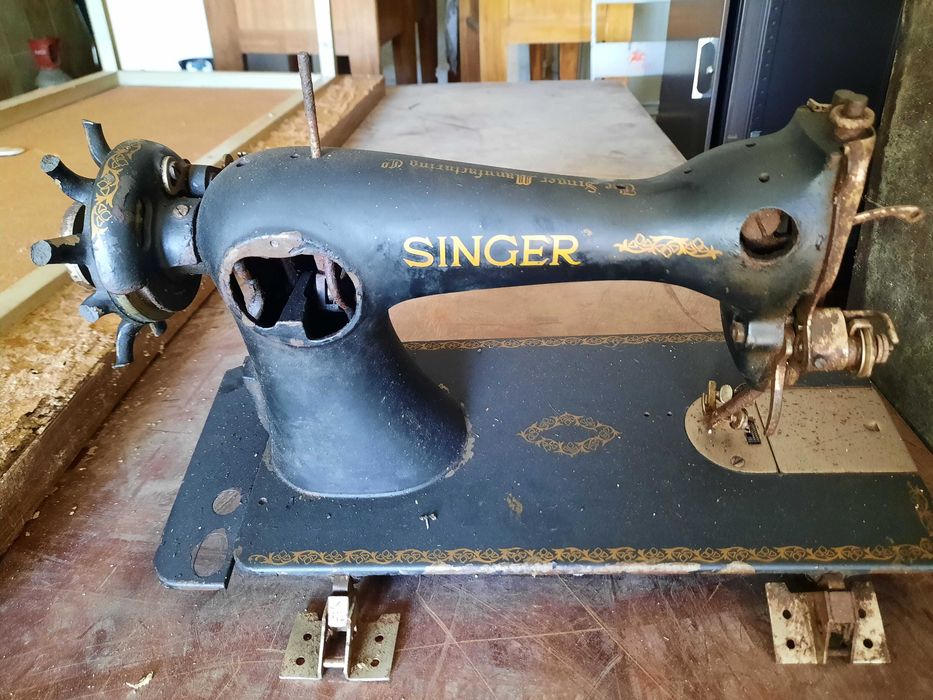 Máquina de Costura Singer