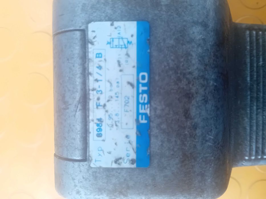 Pedal para máquinas. Sistema pneumático da Festo.