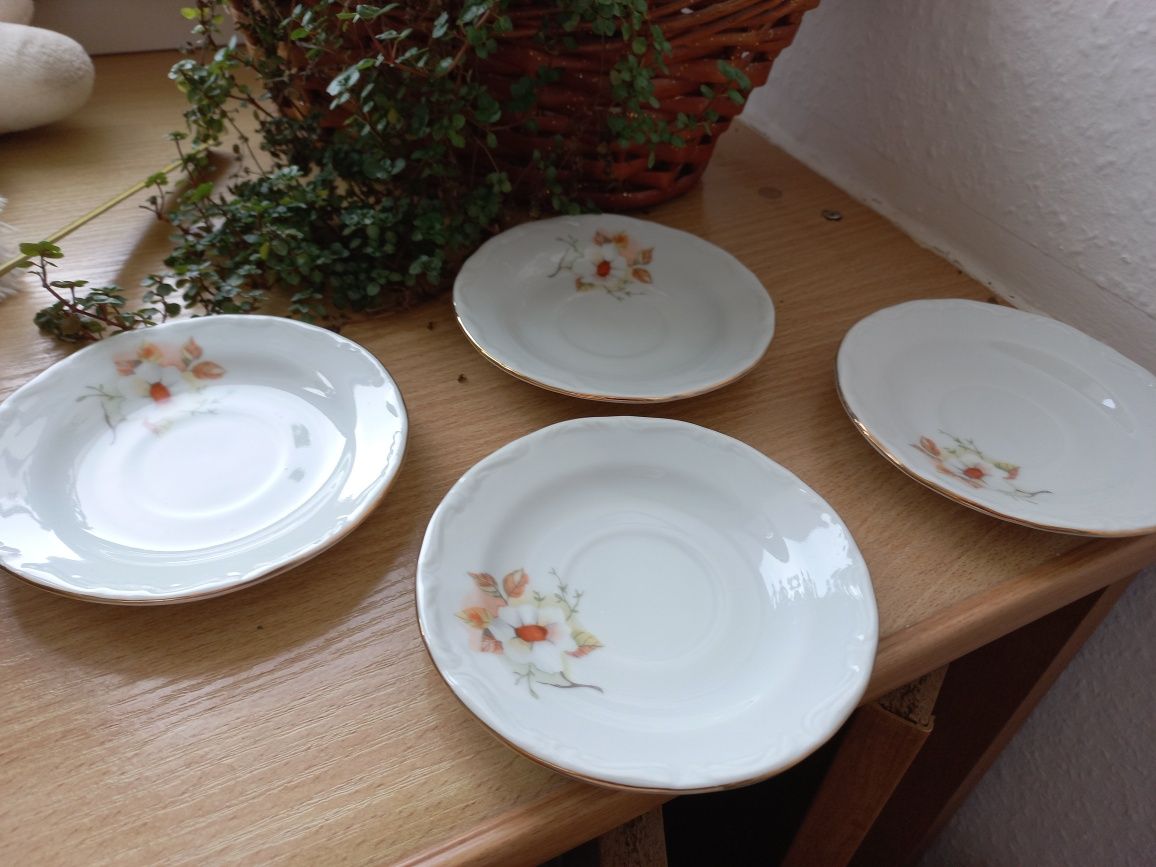 Zestaw czterech podstawek do kolekcji.Porcelana Wałbrzych