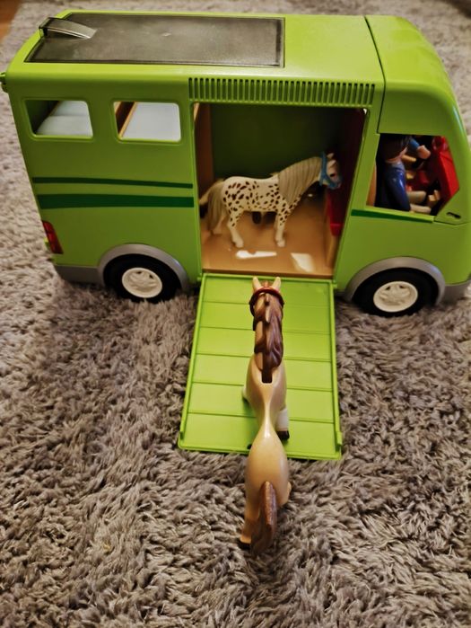 Carrinha de transporte de cavalos da Playmobil
