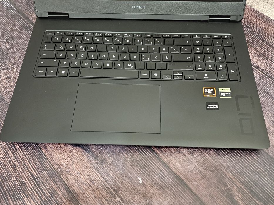 HP Omen 17-db0051ng (Ryzen 5 8645HS/16Gb/RTX 4050/SSD 512Gb/IPS 144Hz)