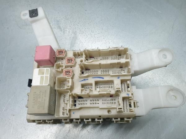 Caixa fusíveis / SAM / BSI TOYOTA Auris Hatchback (_E15_)