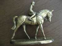 Mosiężna figurka, dżokej na koniu, piękna, stara,idealna
